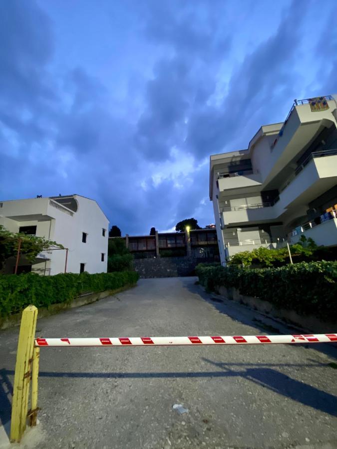 Mala Plaza Apartments ウルツィニ エクステリア 写真