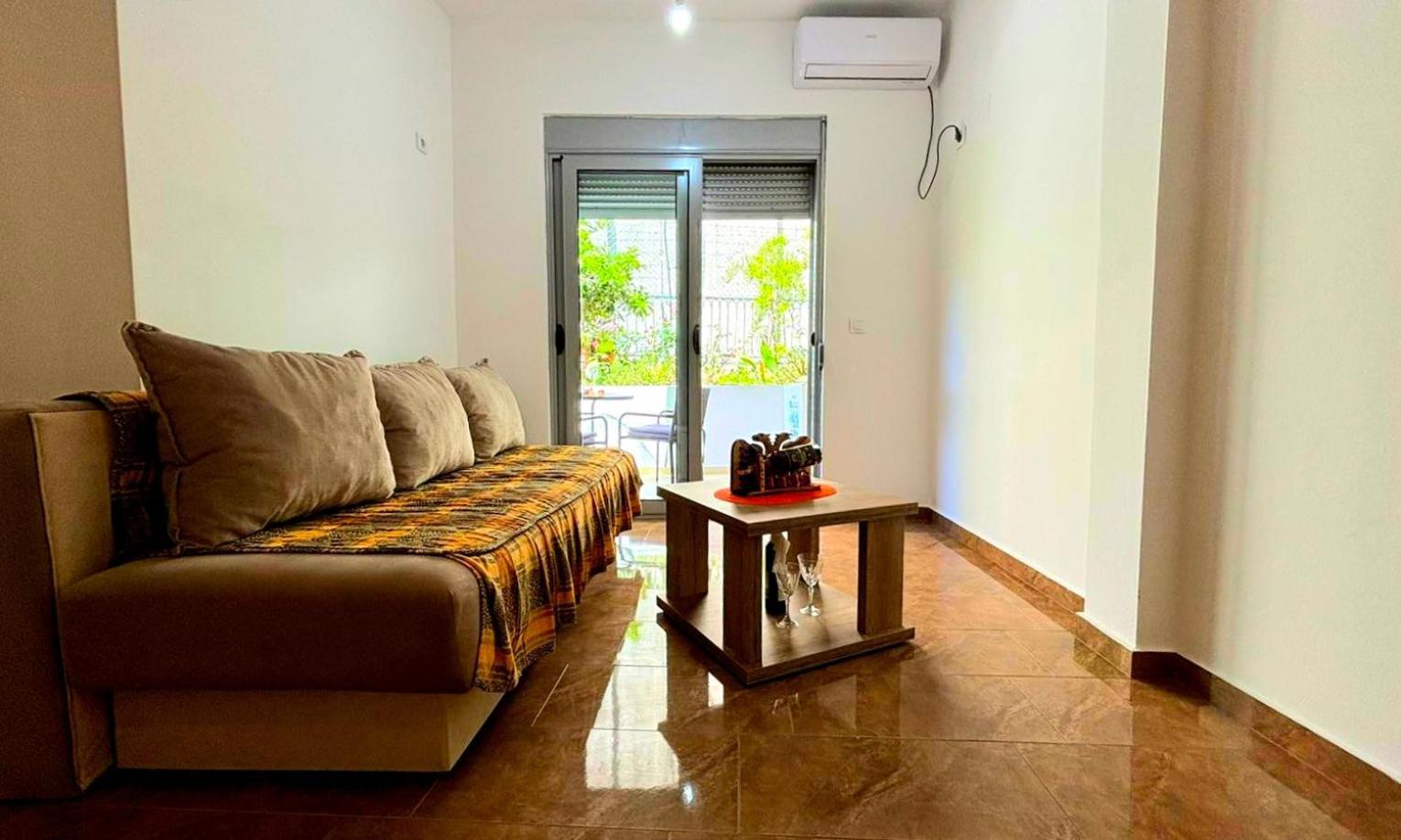 Mala Plaza Apartments ウルツィニ エクステリア 写真